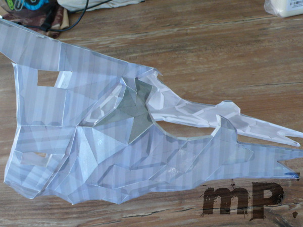 Geklebte Papiermaske