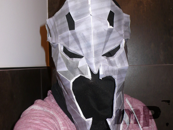 Trageversuch der Papiermaske